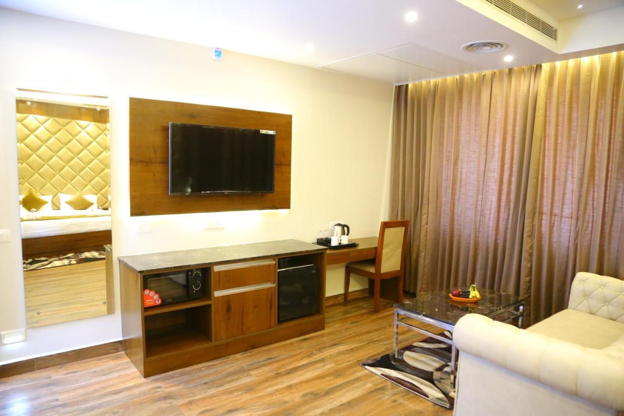 Vsr Grand Hotel Madanapalle Bagian luar foto