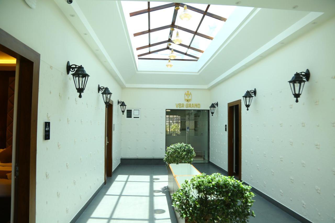 Vsr Grand Hotel Madanapalle Bagian luar foto