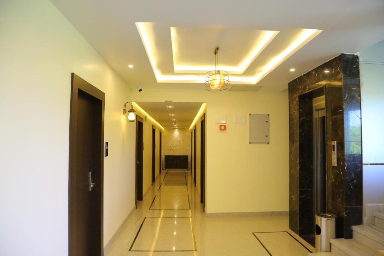 Vsr Grand Hotel Madanapalle Bagian luar foto