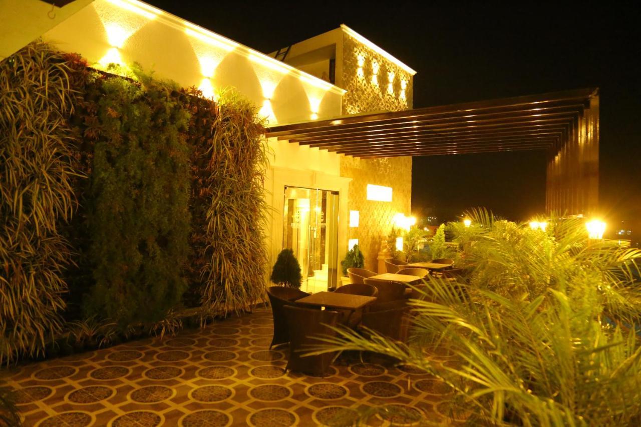 Vsr Grand Hotel Madanapalle Bagian luar foto