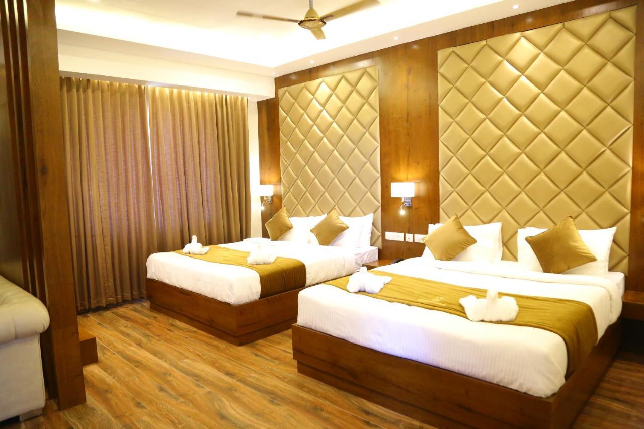Vsr Grand Hotel Madanapalle Bagian luar foto