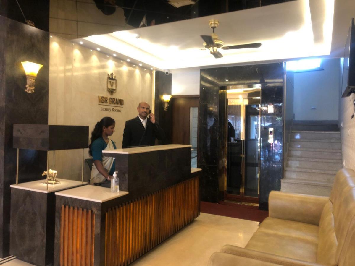 Vsr Grand Hotel Madanapalle Bagian luar foto