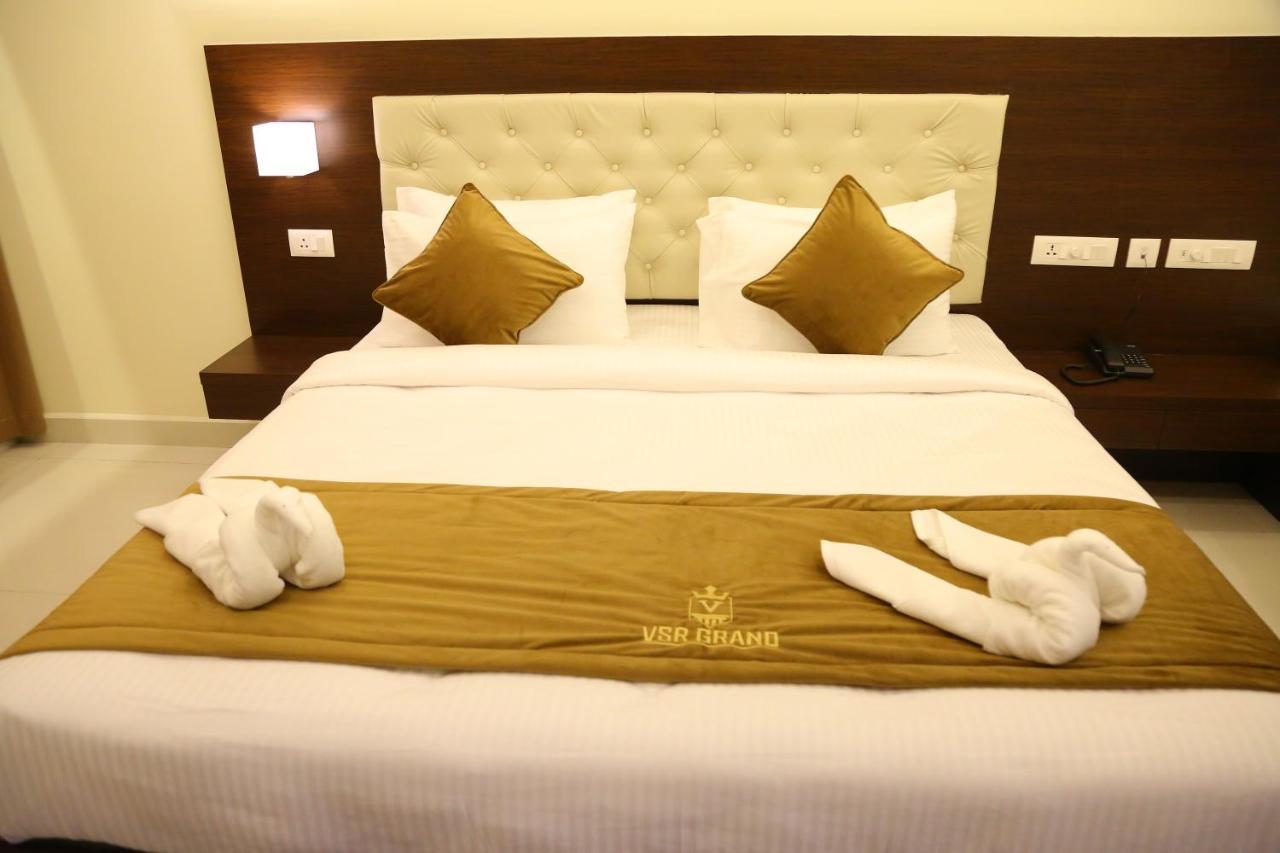 Vsr Grand Hotel Madanapalle Bagian luar foto